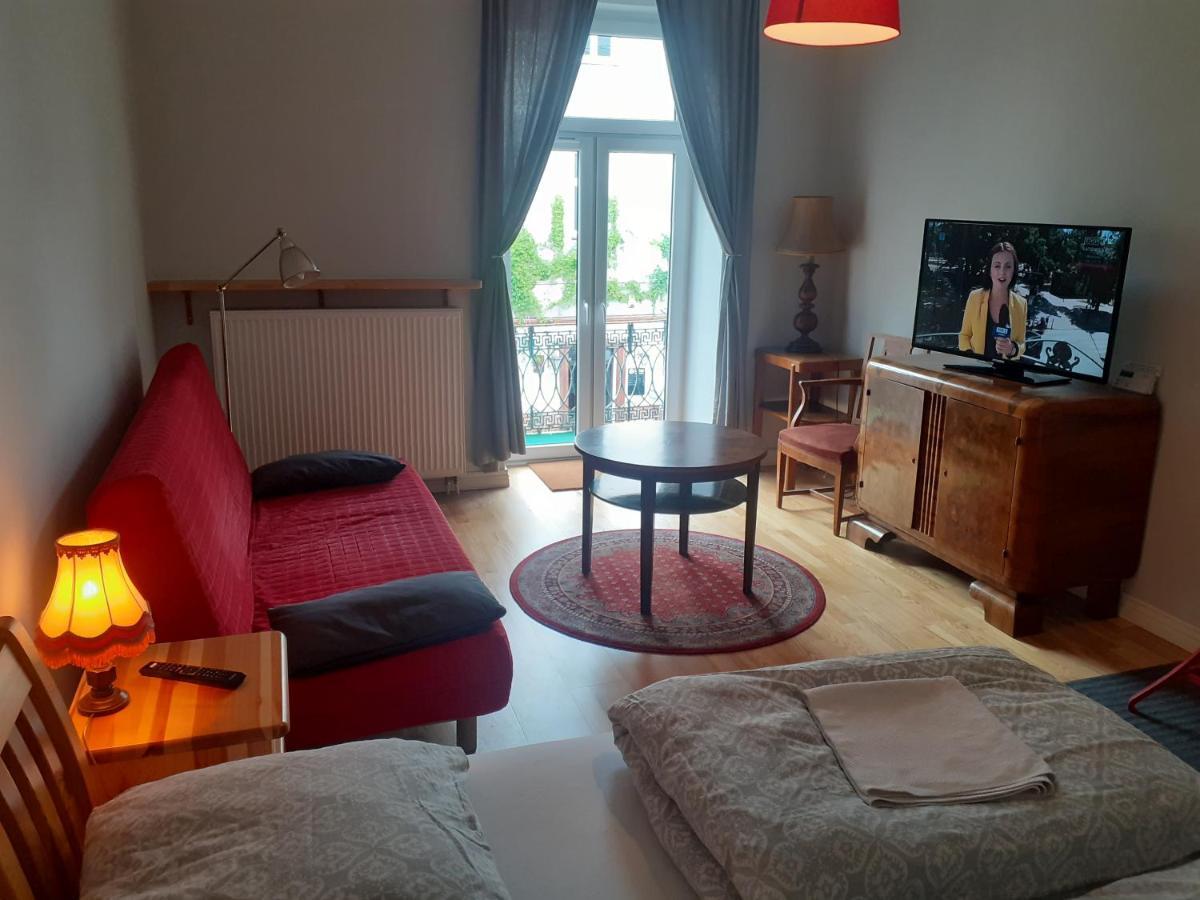 Apartament Cafe Belg 쳉스토호바 외부 사진